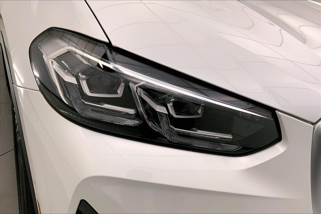 Used 2024 Mineral White Metallic BMW  image 27