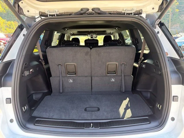New 2027 White Jeep Laredo Altitude image 22