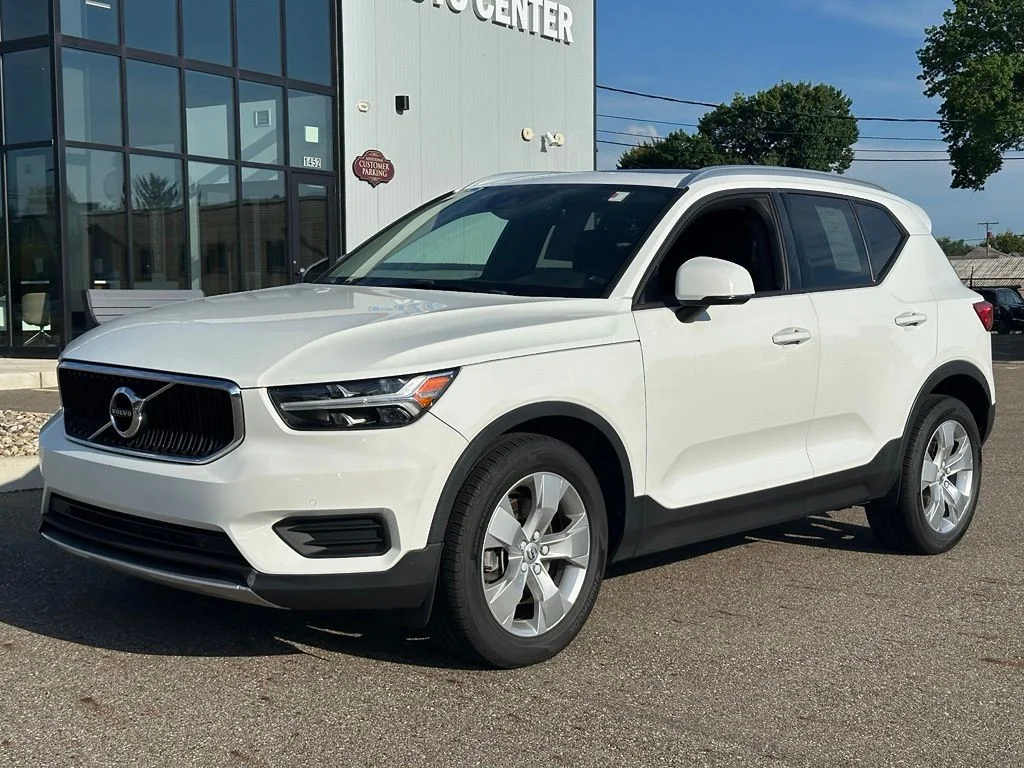 2020 Volvo XC40 Momentum