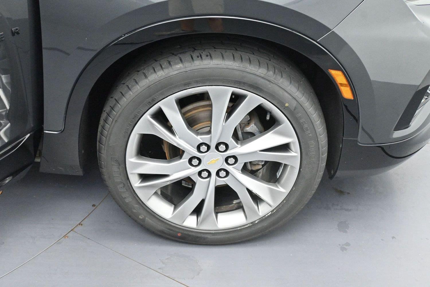 Used 2020 NIGHTFALL GRAY METALLIC Chevrolet RS image 34