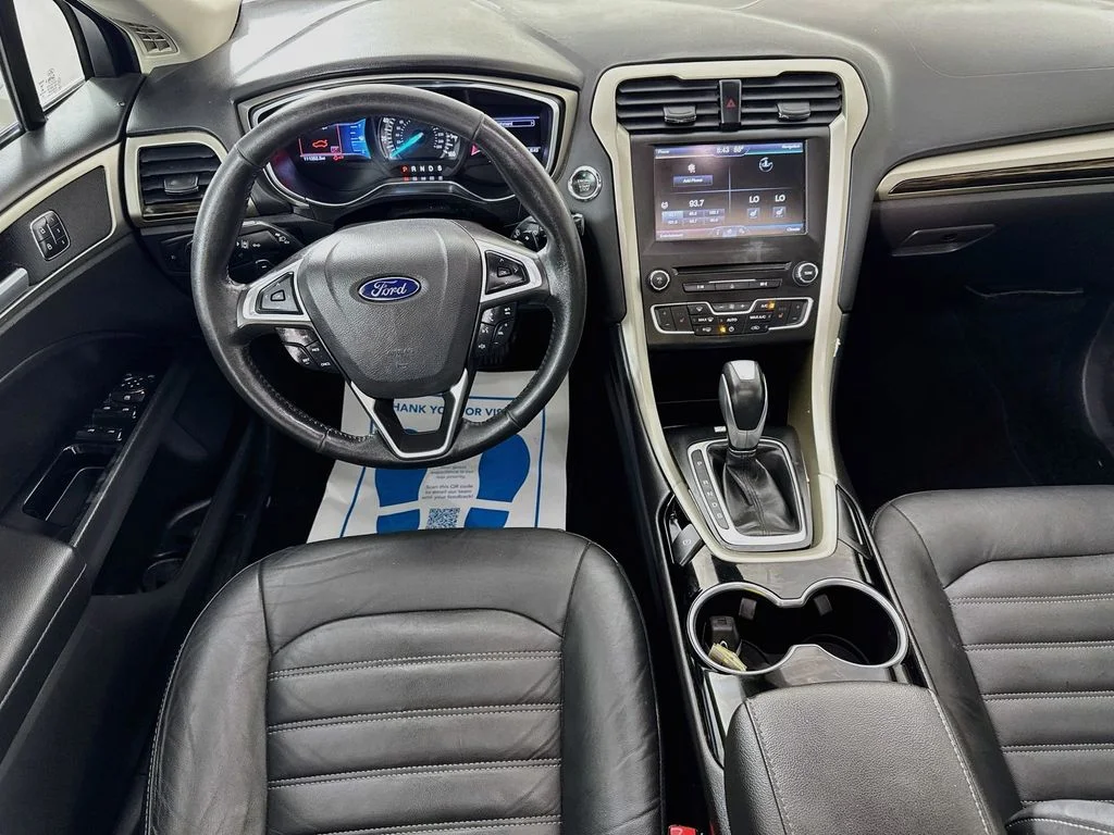Used 2016 White Platinum Clearcoat Metallic Ford SE image 29