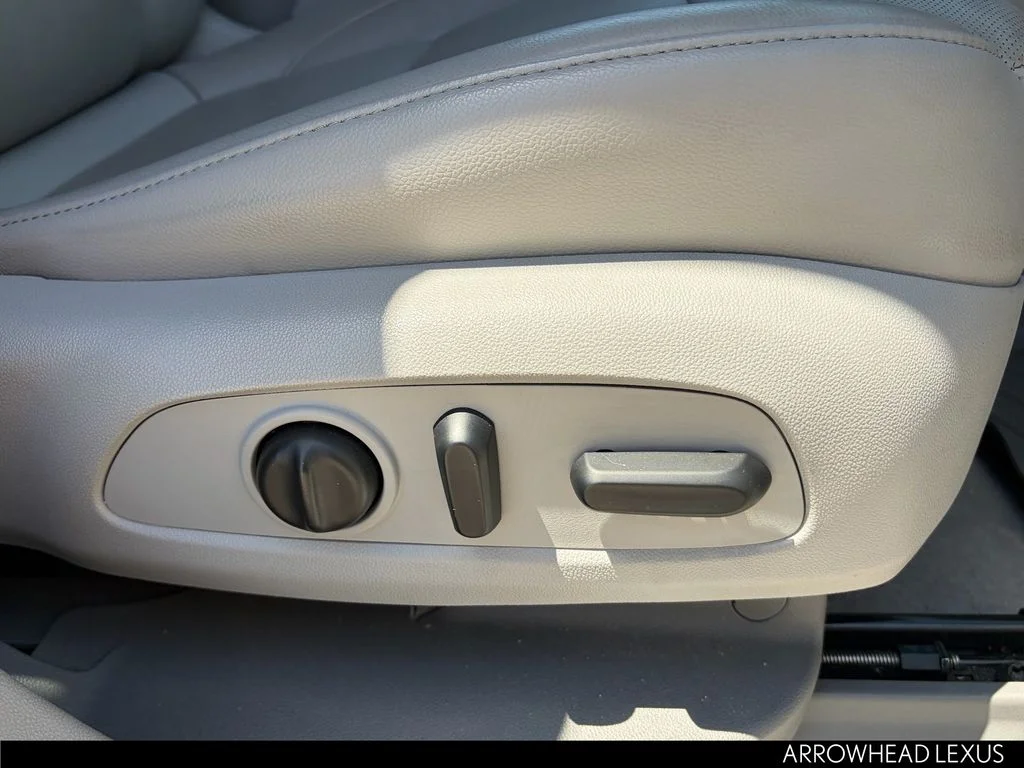 Used 2018 White GMC SLT-2 image 37