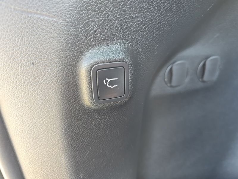 Used 2019 Red Jeep Limited image 31