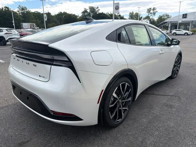 New 2026 Wind Chill Pearl Toyota XSE image 3