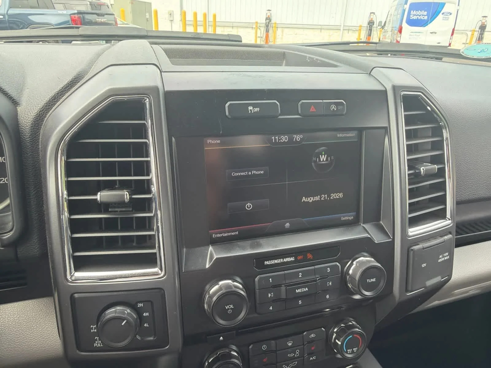 Used 2015 Tuxedo Black Metallic Ford XLT image 3