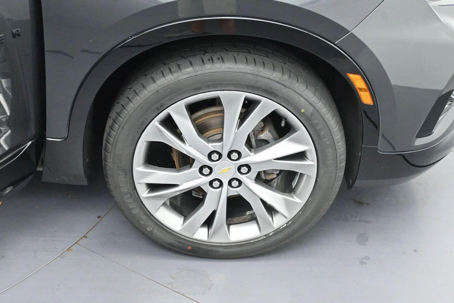 Used 2020 NIGHTFALL GRAY METALLIC Chevrolet RS image 34