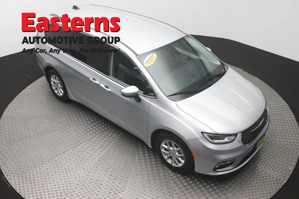 Used 2023 Silver Chrysler Touring L image 3