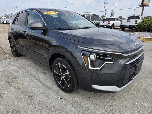 Used 2025 Interstellar Gray Kia LX image 7