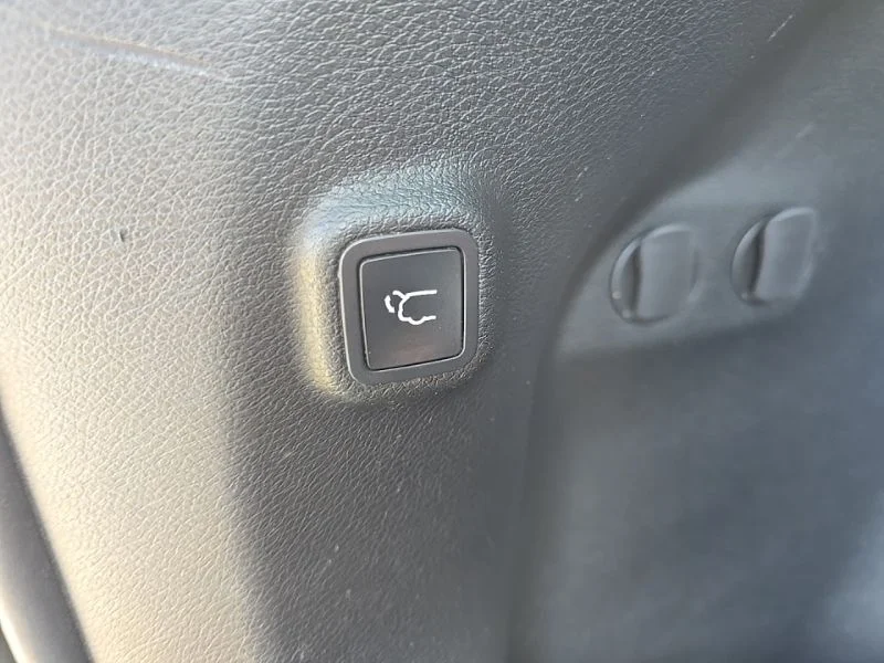 Used 2019 Red Jeep Limited image 31