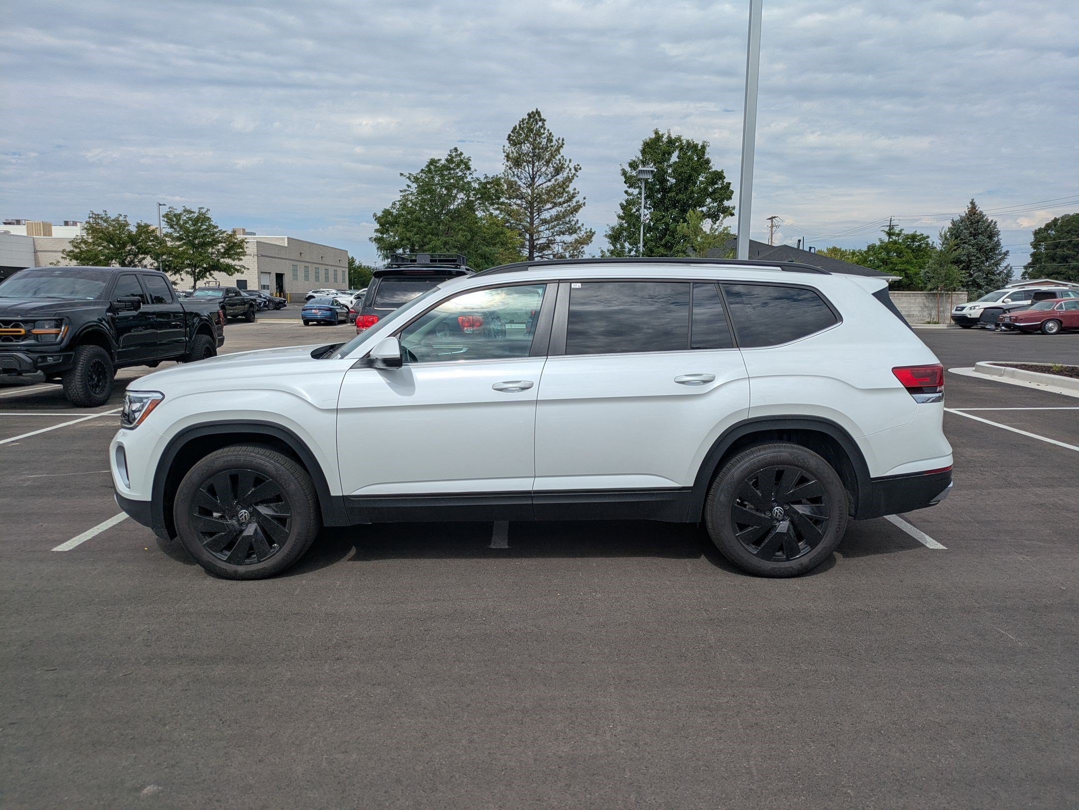 2026 Volkswagen Atlas SE w/Tech - Photo 7