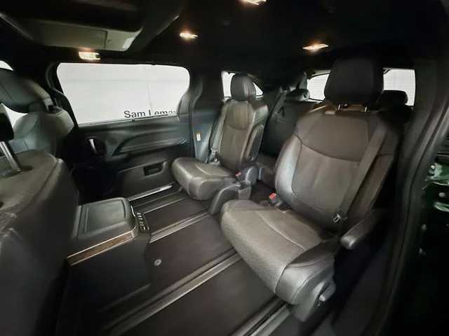 Used 2025  Toyota Platinum image 26