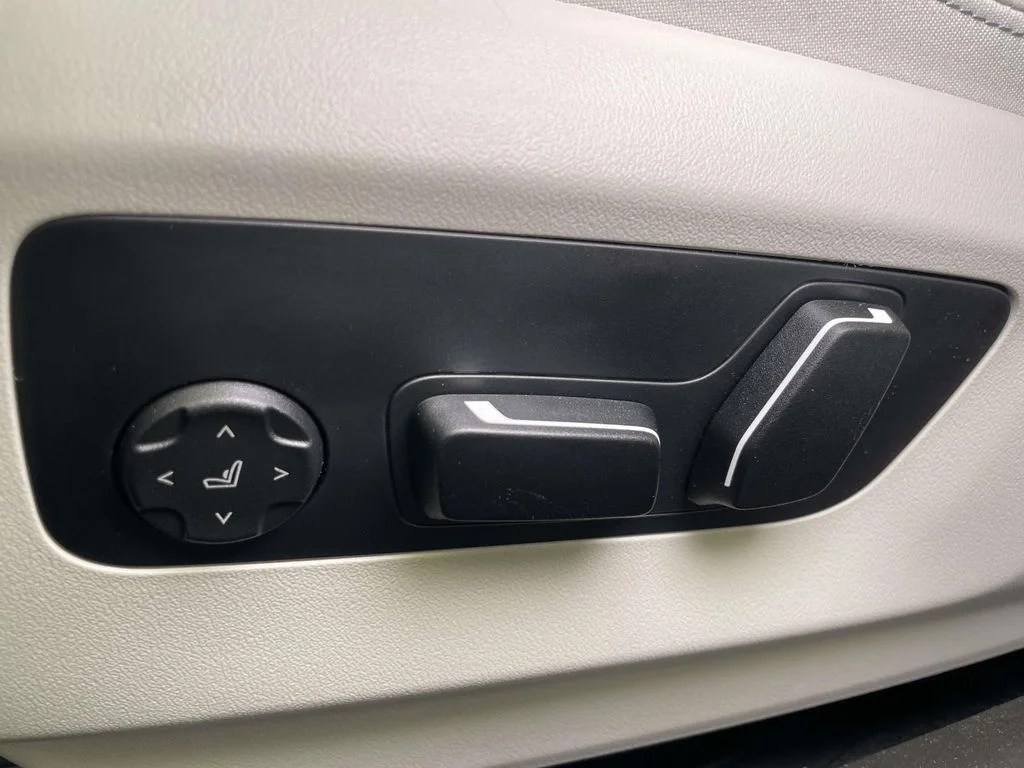 New 2027 Black BMW 530i xDrive image 14