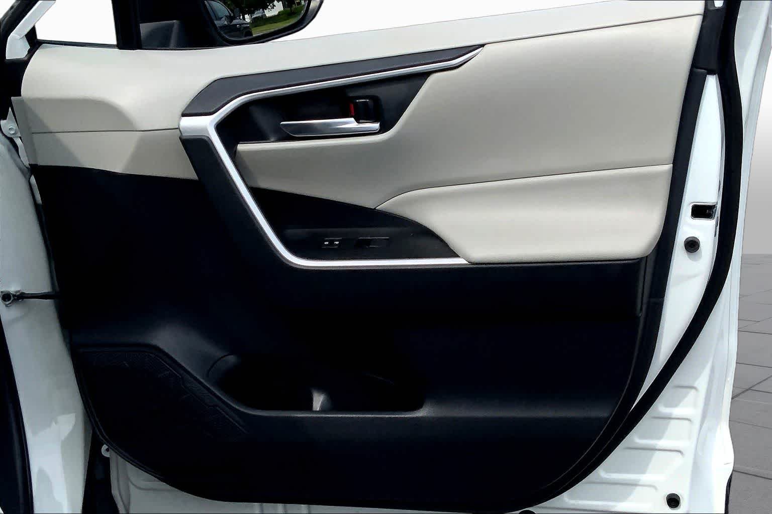 Used 2021 Super White Toyota XLE image 23