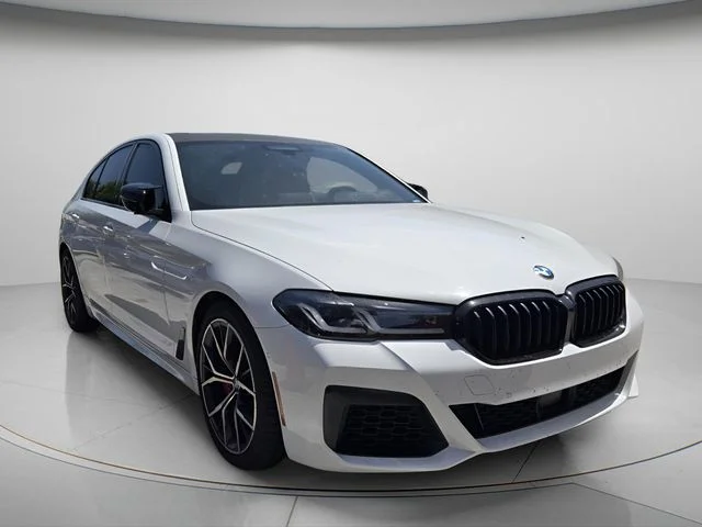 Used 2022 White BMW M550i xDrive image 4