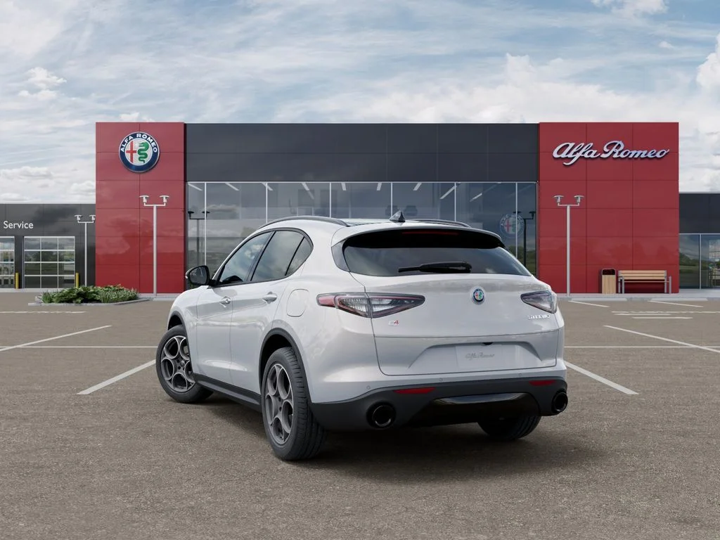New 2026 Moonlight Gray Metallic Exterior Paint Alfa Romeo Sprint image 3