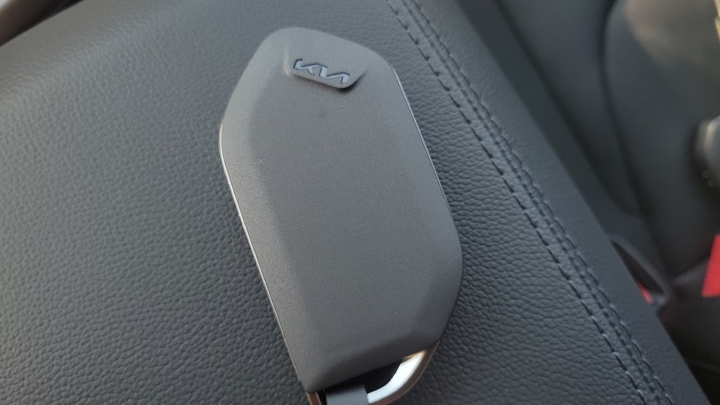 New 2027 Glacial White Pearl Kia EX image 23