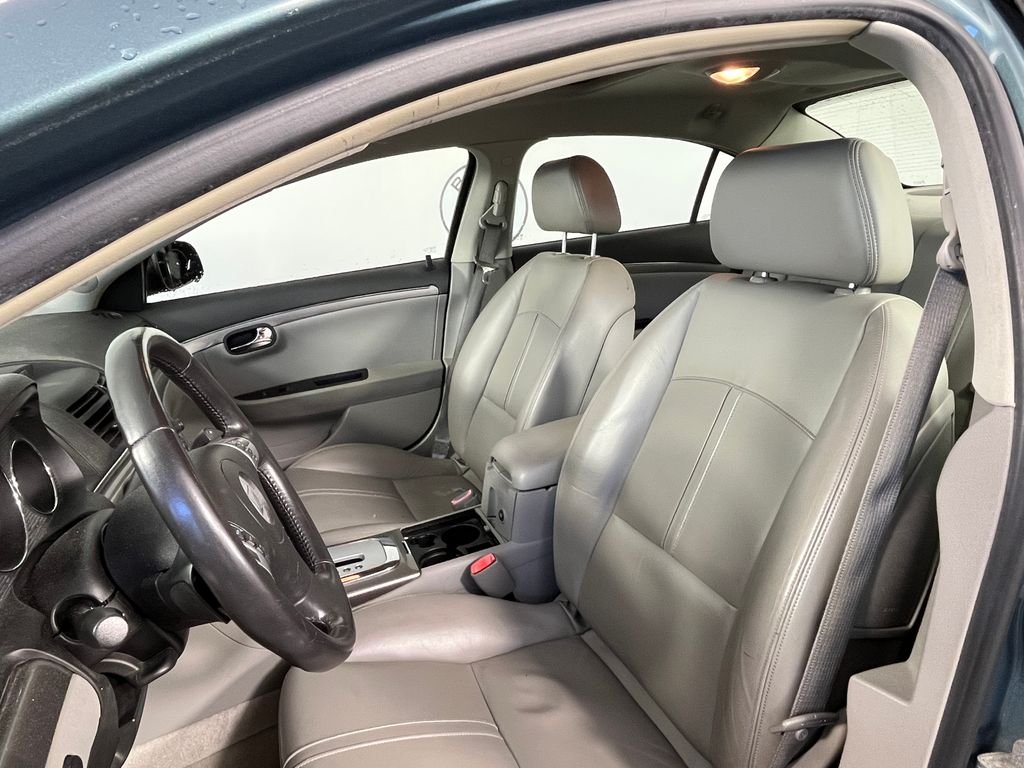 Used 2009 Silver Saturn XR image 2