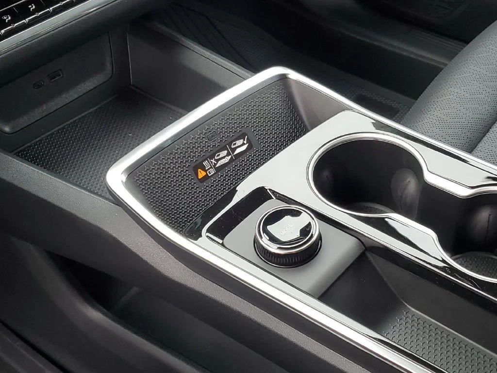 New 2027 Sterling Gray Metallic Chevrolet LT image 19