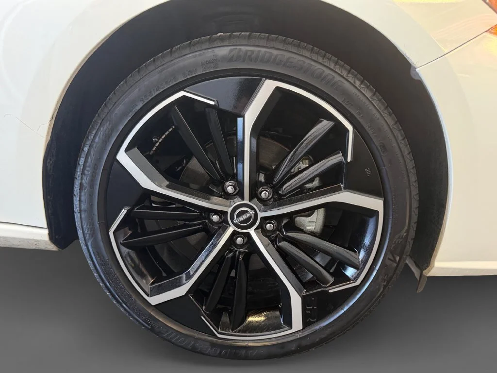Used 2025 White Nissan 2.5 SR image 9