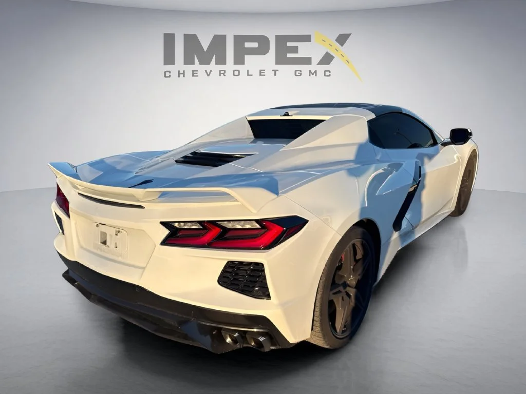 Used 2021 ARCTIC WHITE Chevrolet 2LT image 5