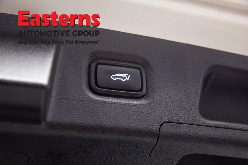 Used 2023 White Hyundai SEL image 22