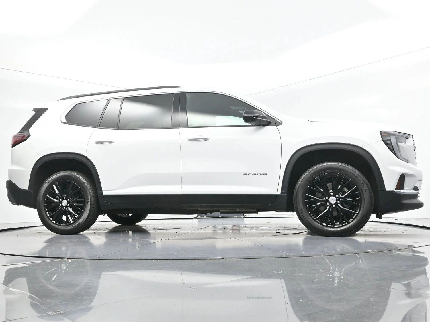 Used 2024 Summit White GMC FWD Elevation image 44