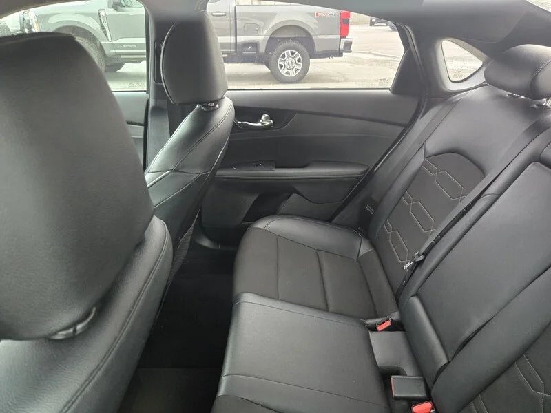 Used 2020 Clear White KIA GT-LINE image 3