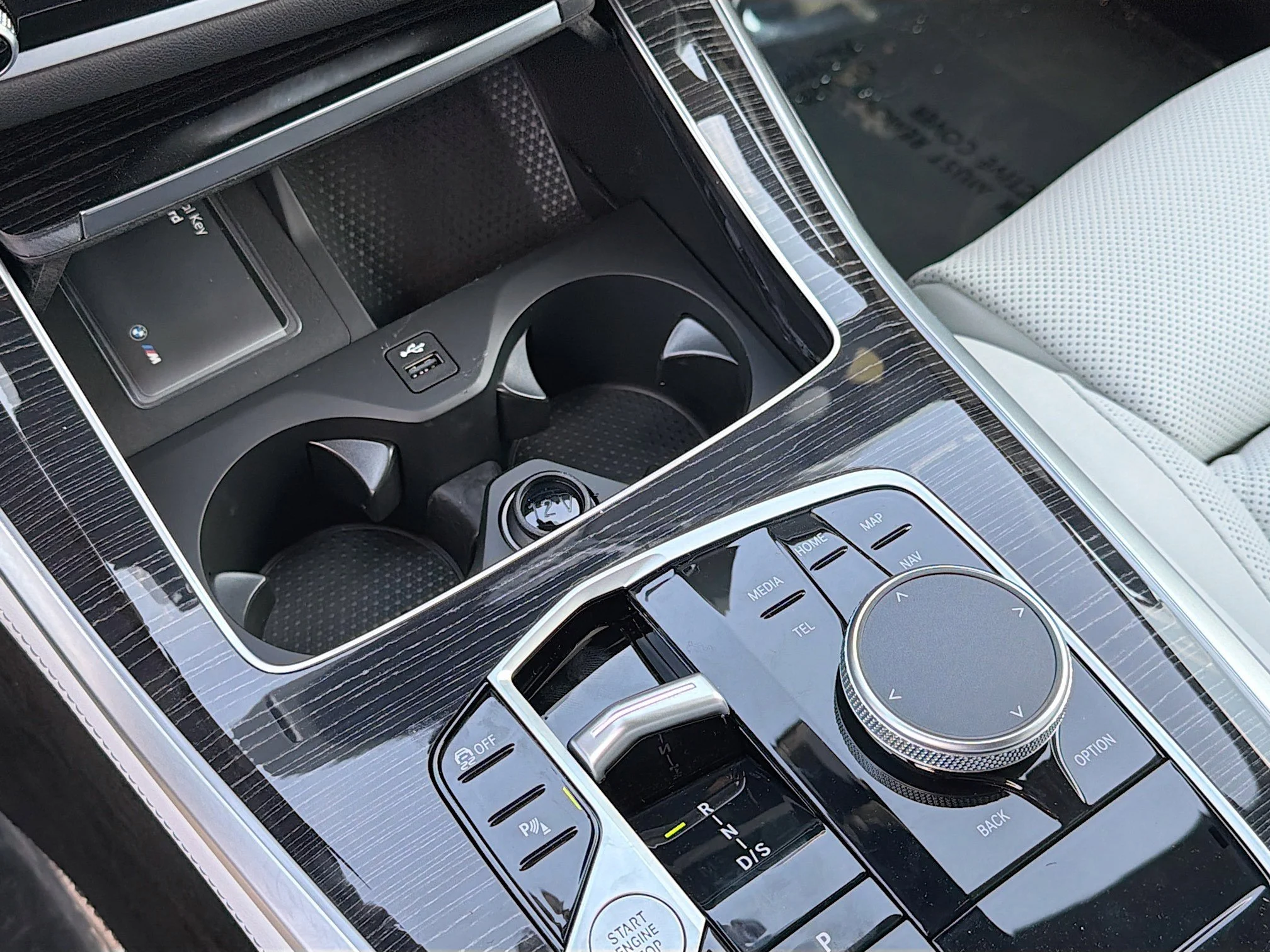 New 2026 Carbon Black Metallic BMW xDrive40i image 28