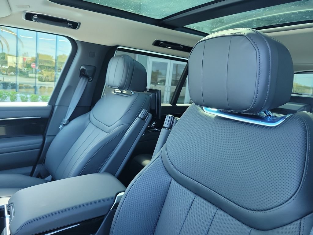 New 2026 Fuji White Land Rover SE image 26
