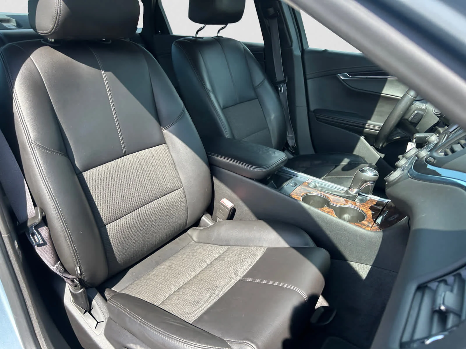 Used 2015 Silver Topaz Metallic Chevrolet LT image 20