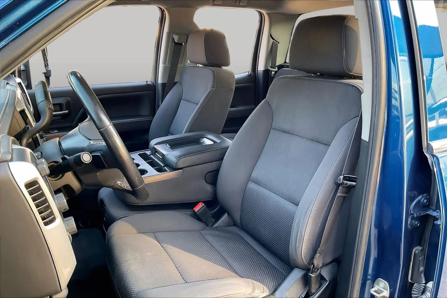Used 2019 Stone Blue Metallic GMC SLE image 8