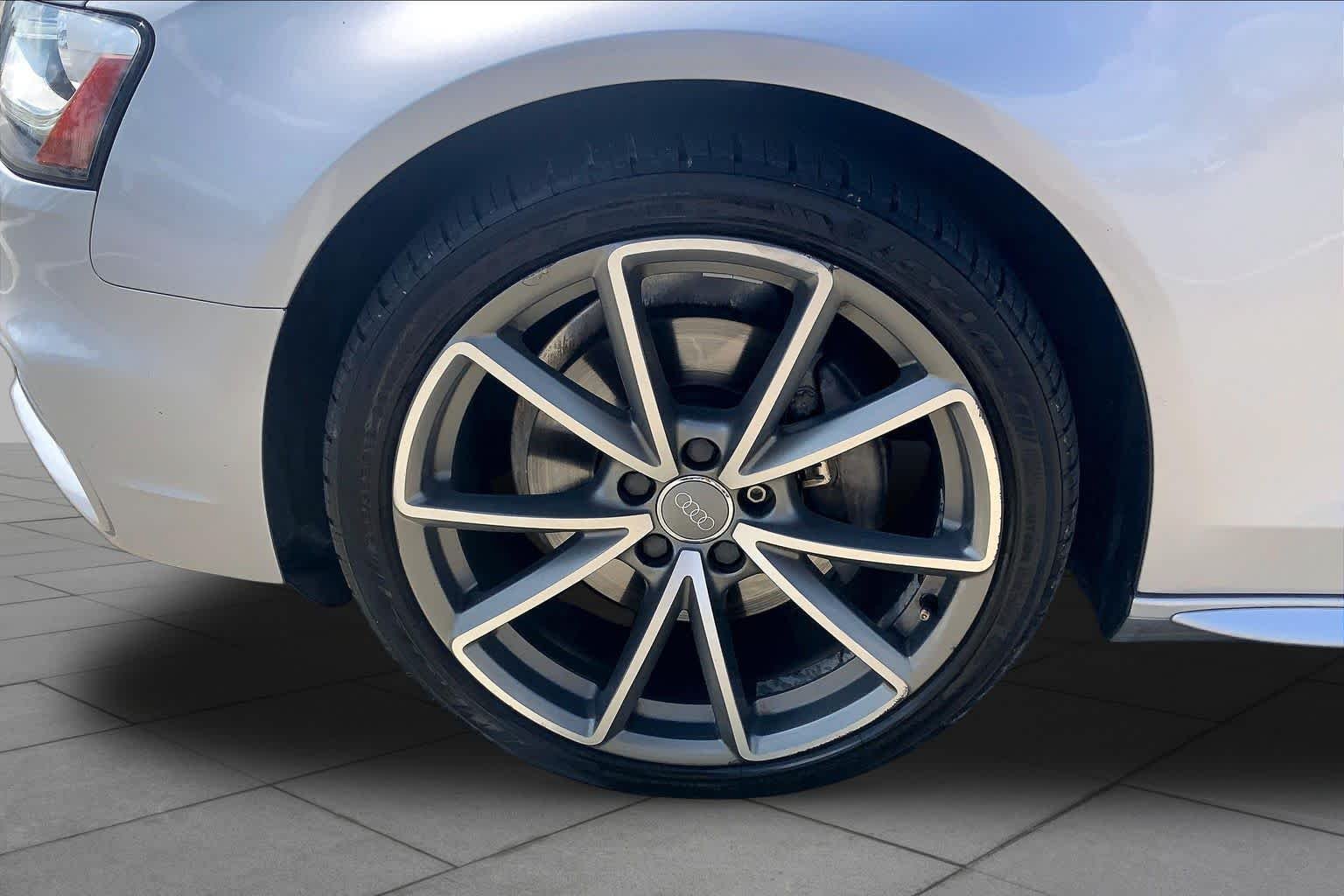 Used 2016 Florett Silver Metallic Audi Premium image 11