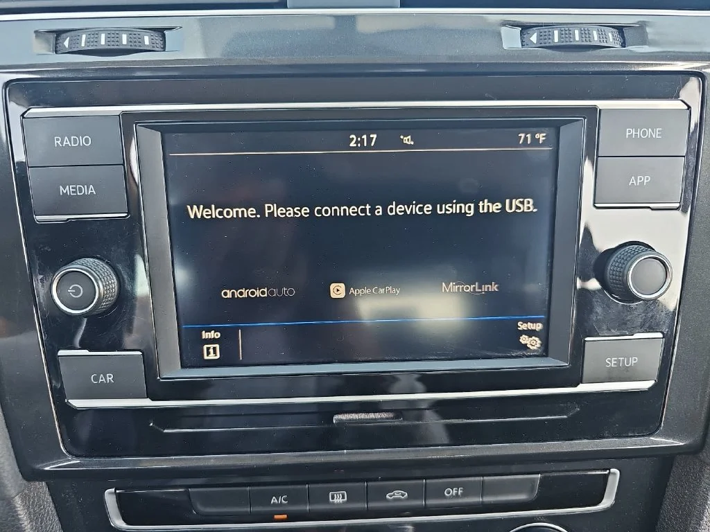 Used 2019 Blue Volkswagen S image 21