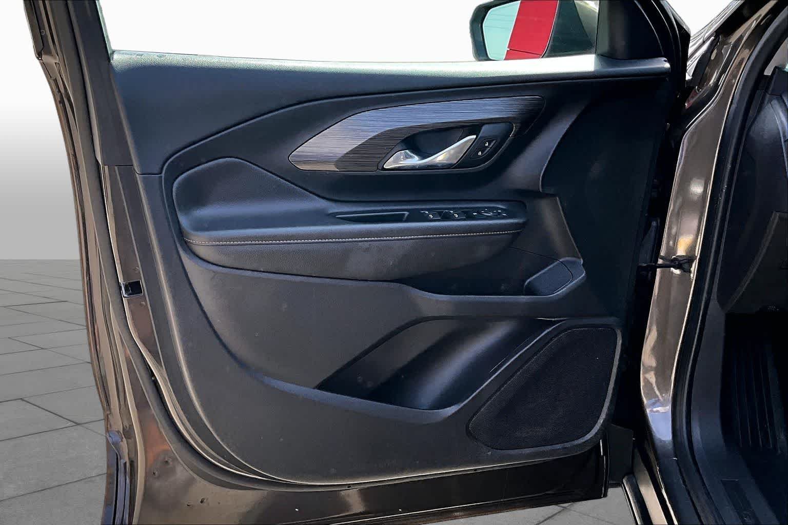 Used 2020 Smokey Quartz Metallic GMC SLT image 21