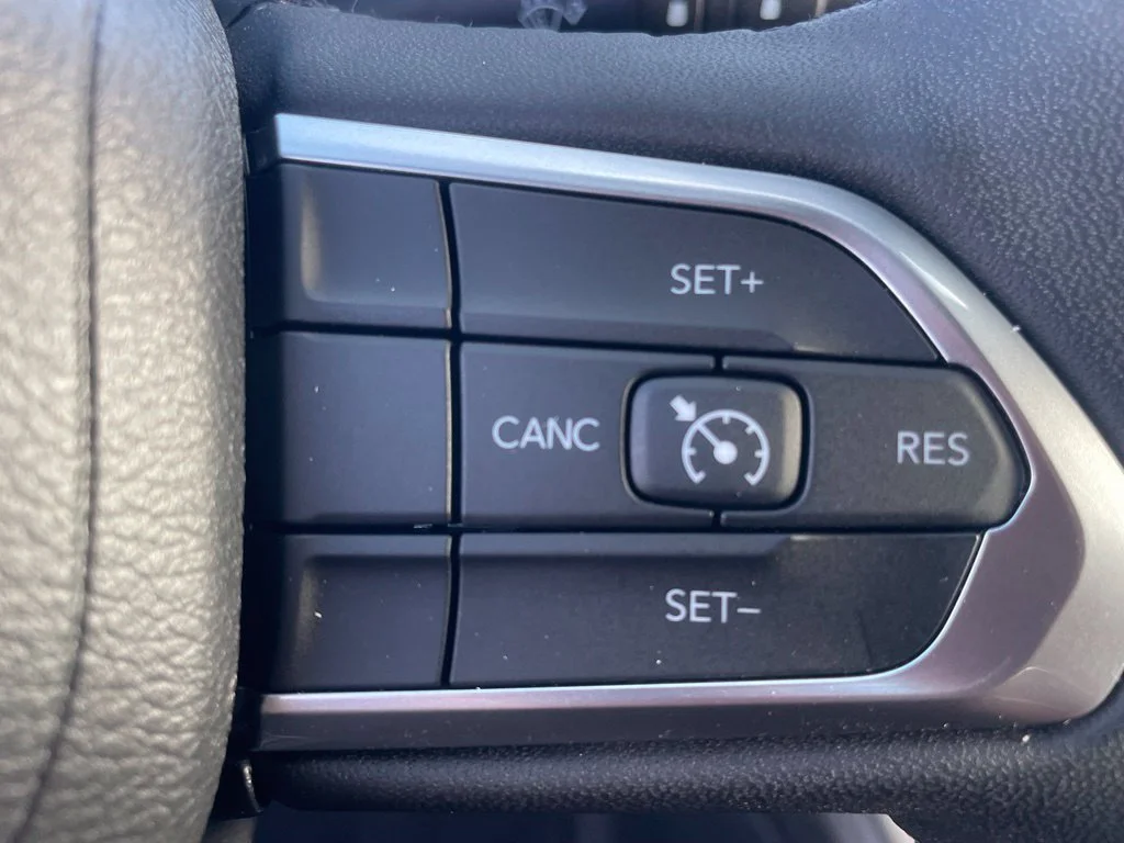 Used 2026 White Jeep Latitude image 10