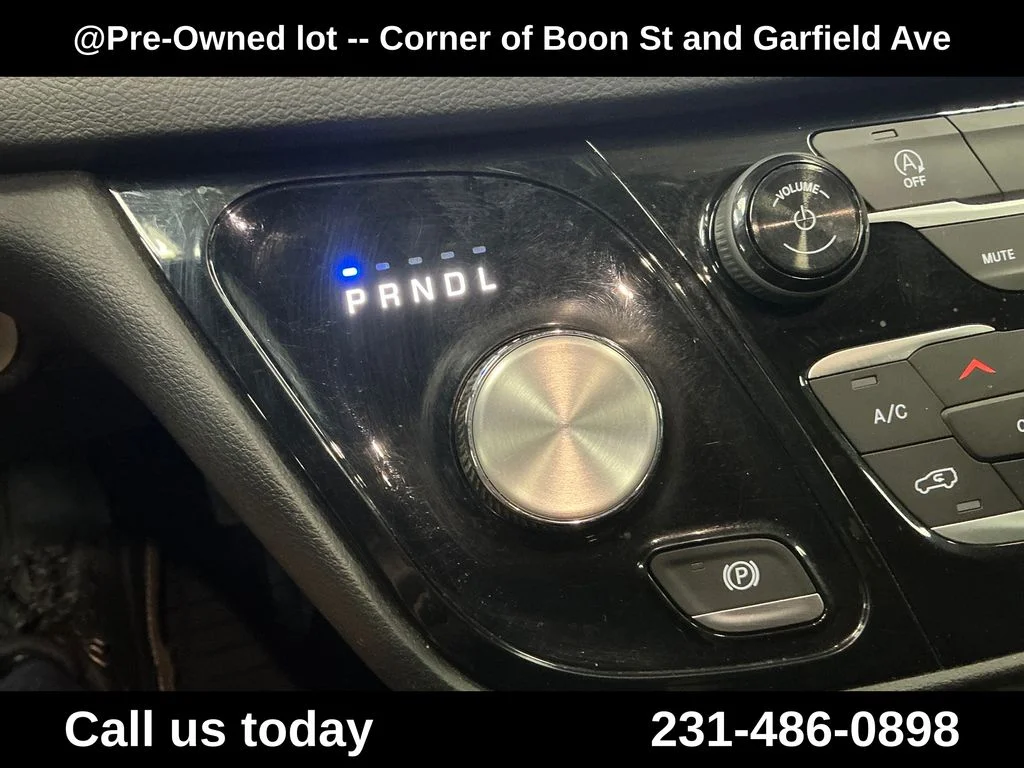 Used 2018 White Chrysler Touring L Plus image 27