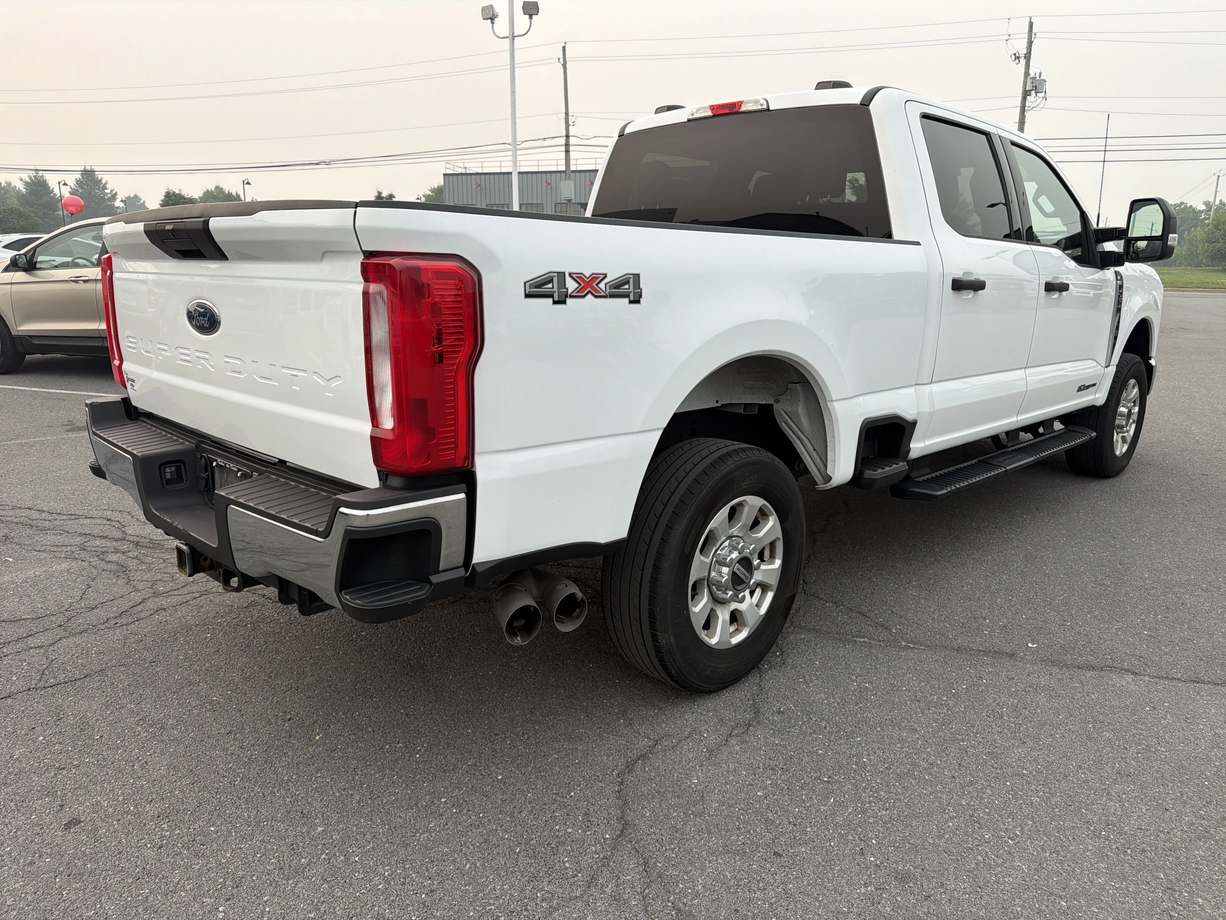 Used 2024 Oxford White Ford XLT image 3