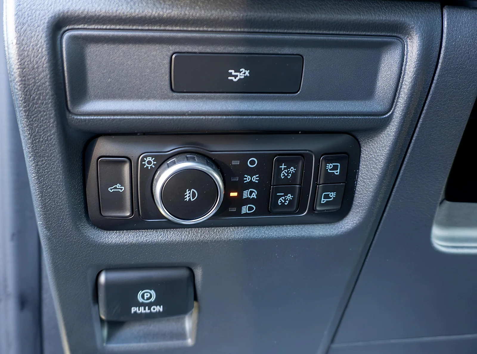 New 2026 Oxford White Ford XLT image 14