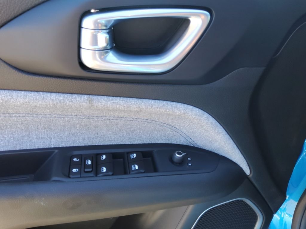 Used 2024 Blue Jeep Latitude image 12