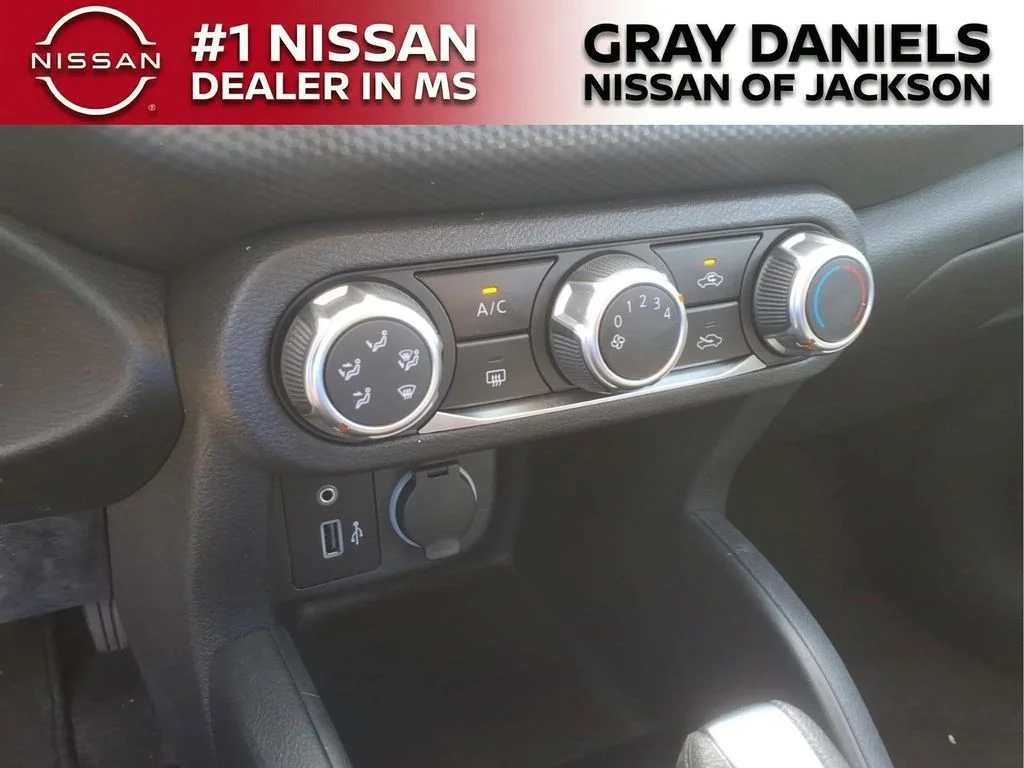 Used 2022 Gray Nissan S image 17