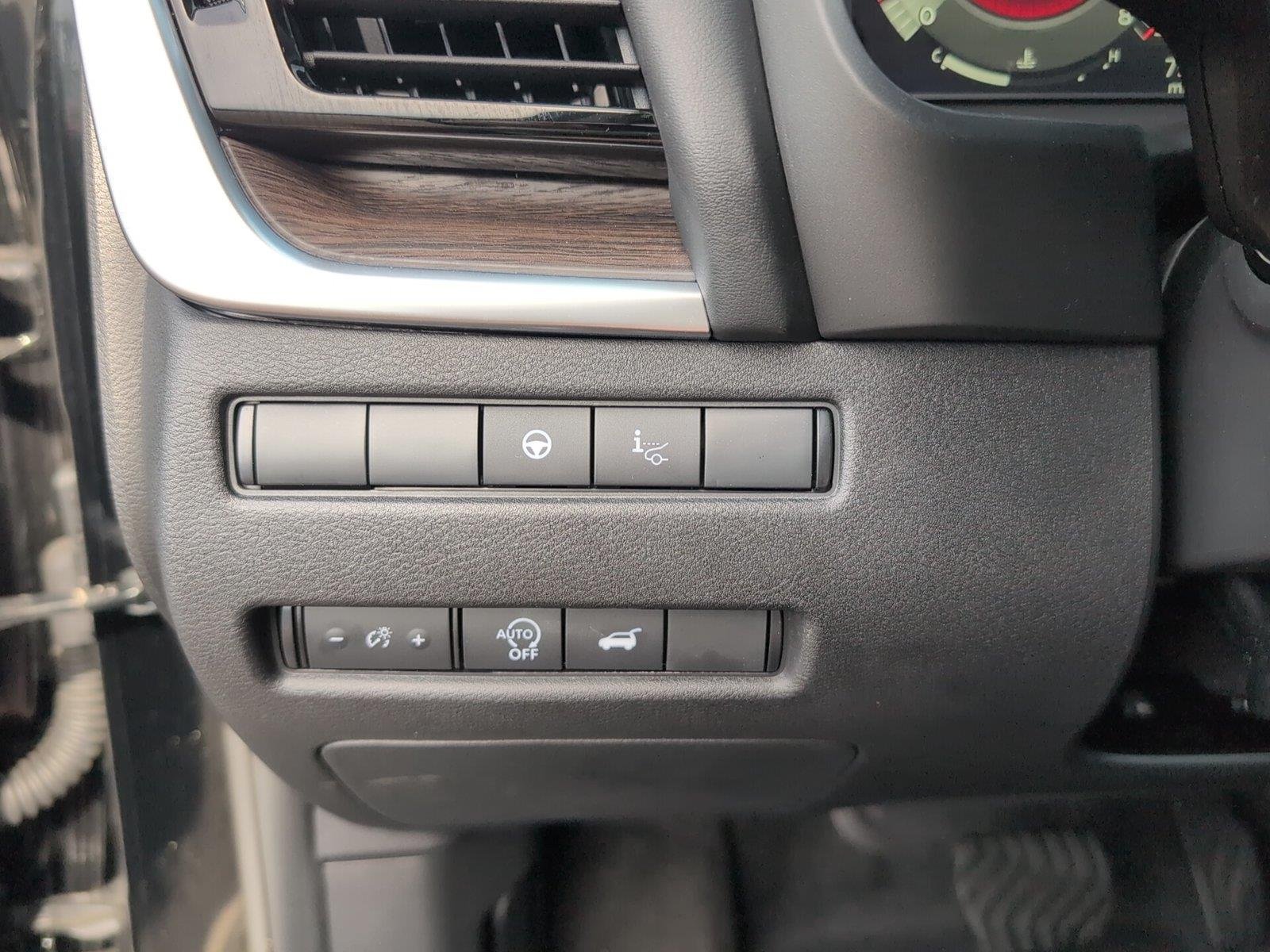 Used 2026 Super Black Nissan Platinum image 26