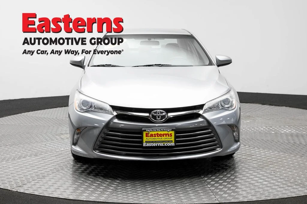 Used 2015 Silver Toyota LE image 2