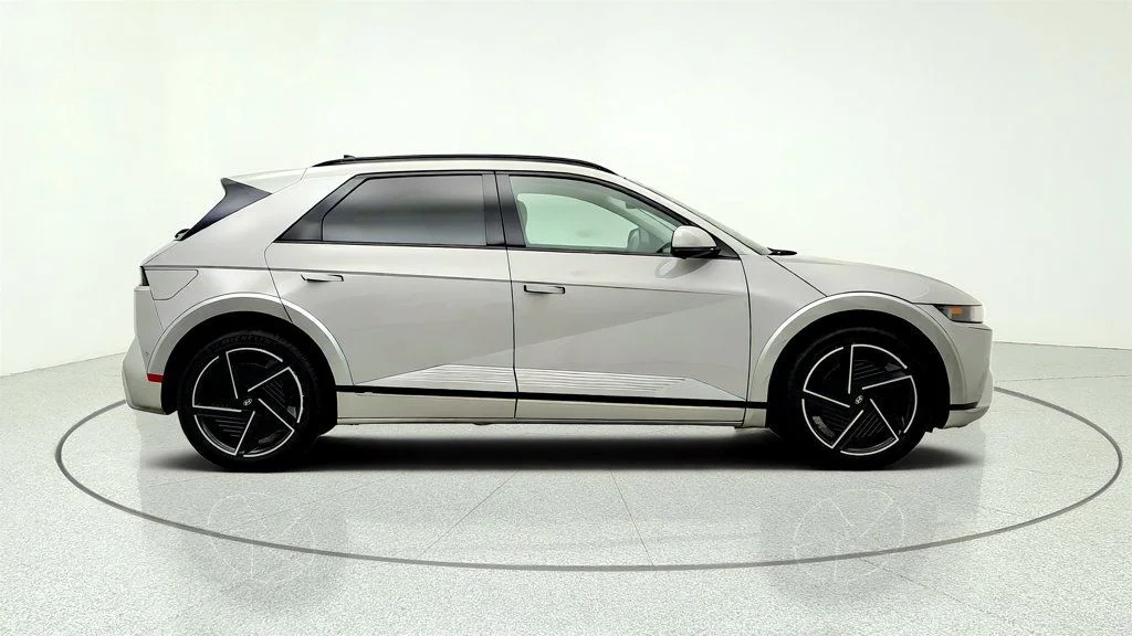 Used 2025 Cyber Gray Hyundai Limited AWD image 4