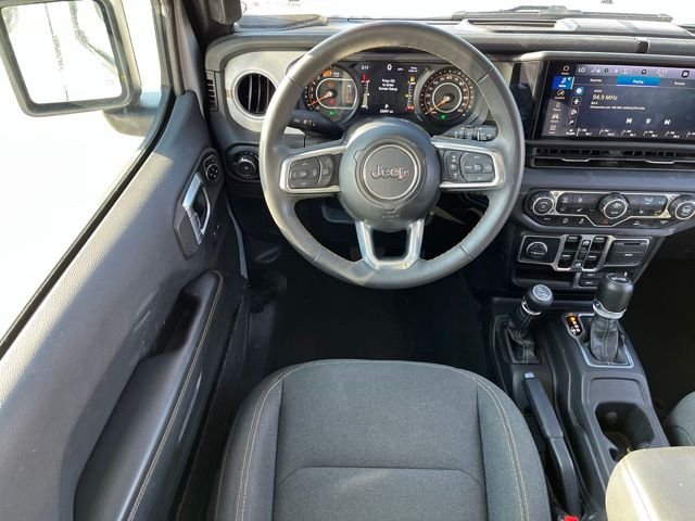 Used 2024 Silver Jeep Sahara image 9