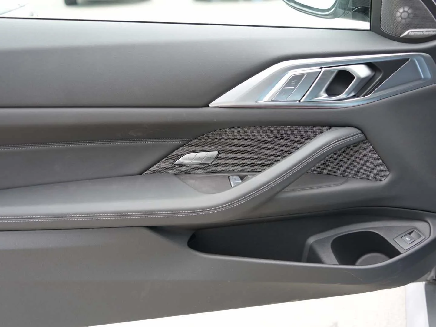 New 2026 Space Silver Metallic BMW Competition xDrive image 8