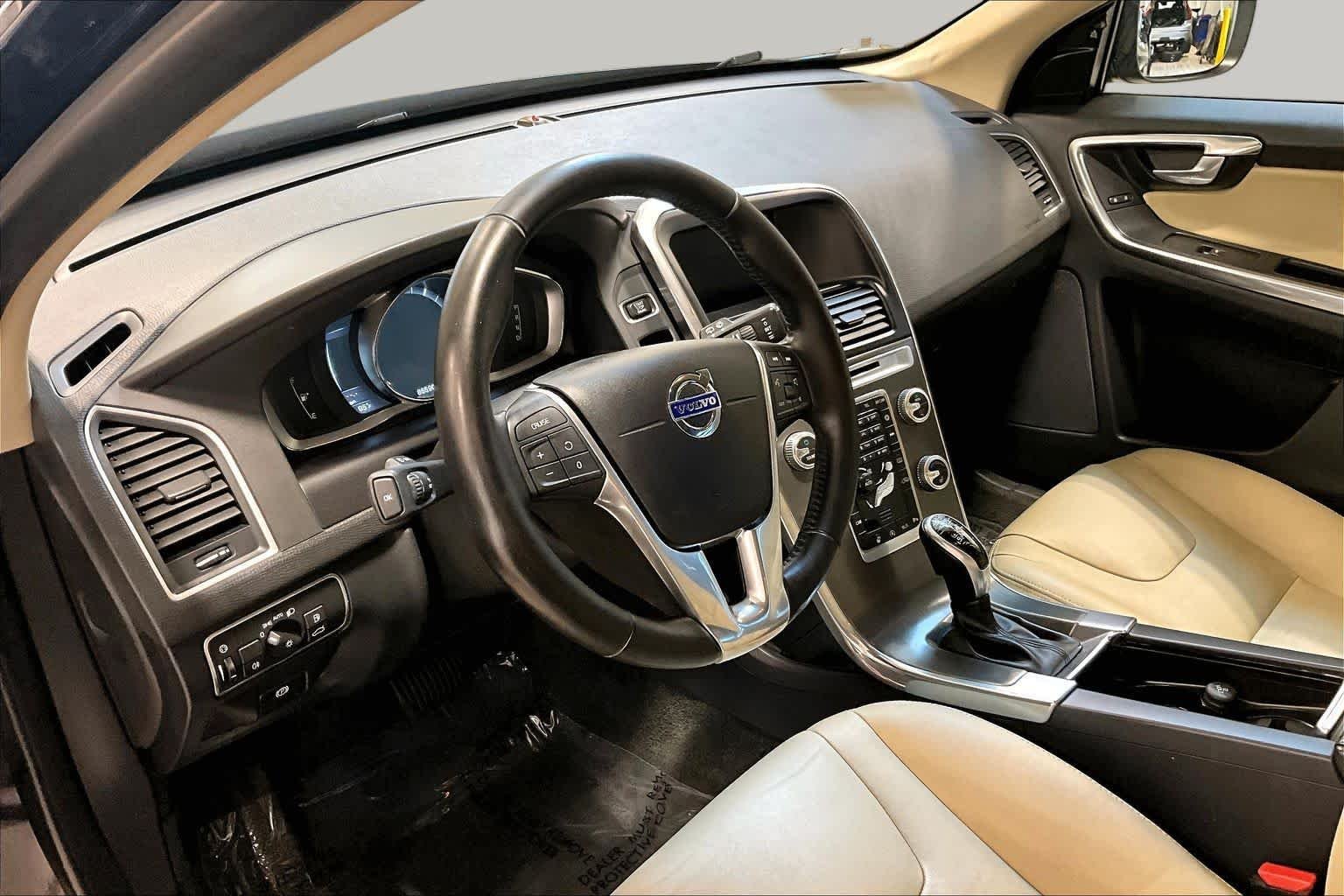 Used 2016 Magic Blue Metallic Volvo T6 Drive-E image 17