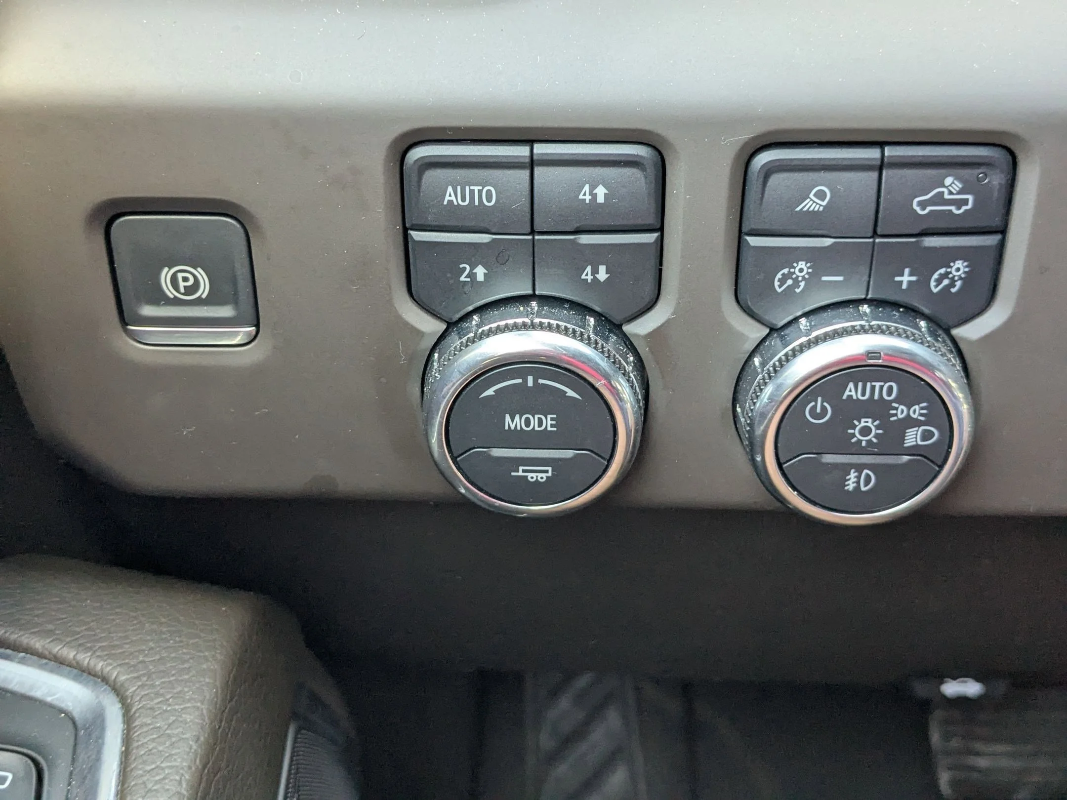 Used 2024 White Frost Tricoat GMC Denali image 20