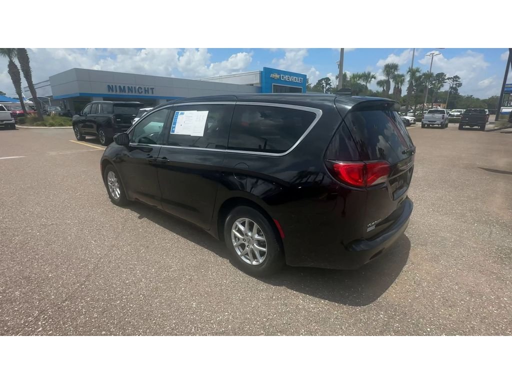 Used 2022 Black Chrysler LX image 4