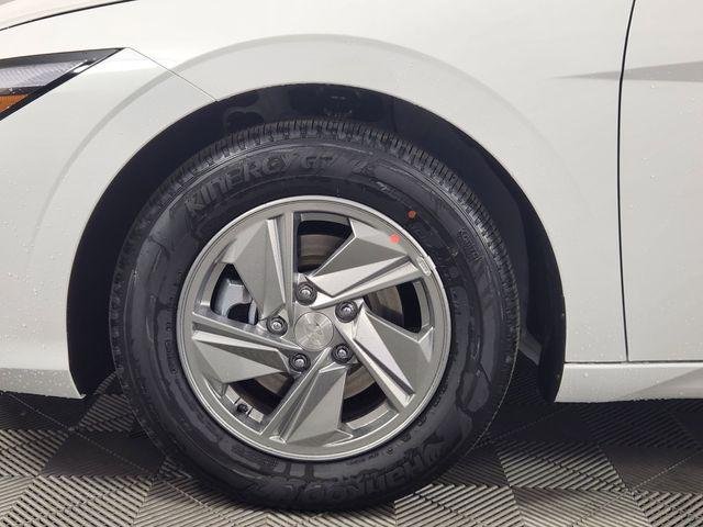 New 2026 White Hyundai SE image 10