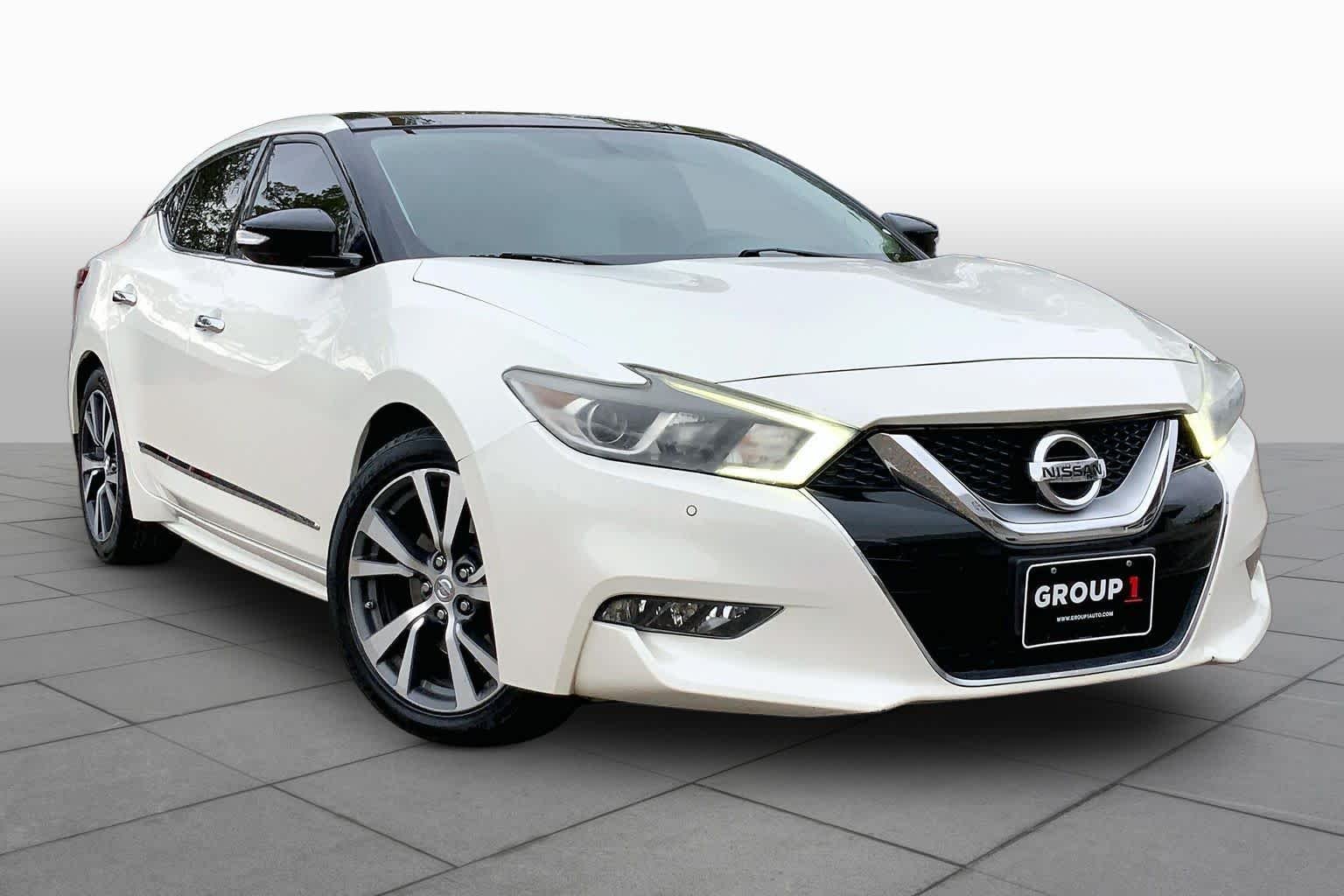 Used 2017 Pearl White Nissan SL image 3